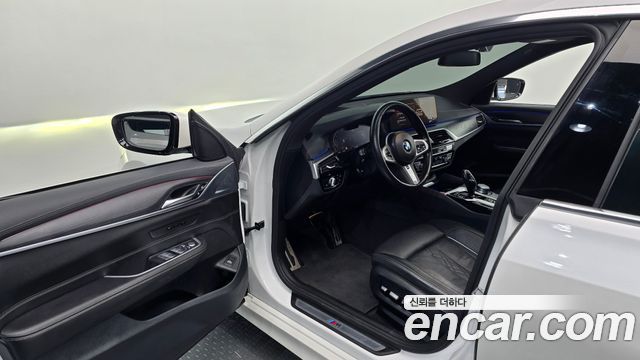 BMW Gran Turismo 2022 — photo 10