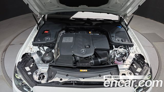 Mercedes-Benz E-Class 2023 — photo 6
