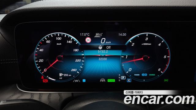 Mercedes-Benz E-Class 2023 — photo 8