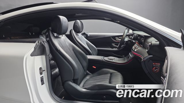 Mercedes-Benz E-Class 2023 — photo 11