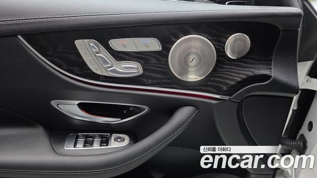 Mercedes-Benz E-Class 2023 — photo 18