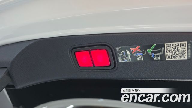 Mercedes-Benz E-Class 2023 — photo 20