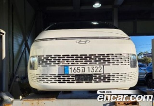Hyundai Staria 2025 — photo 1