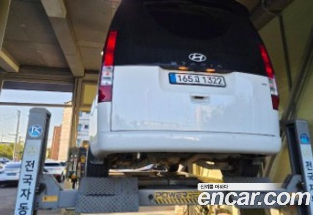 Hyundai Staria 2025 — photo 2