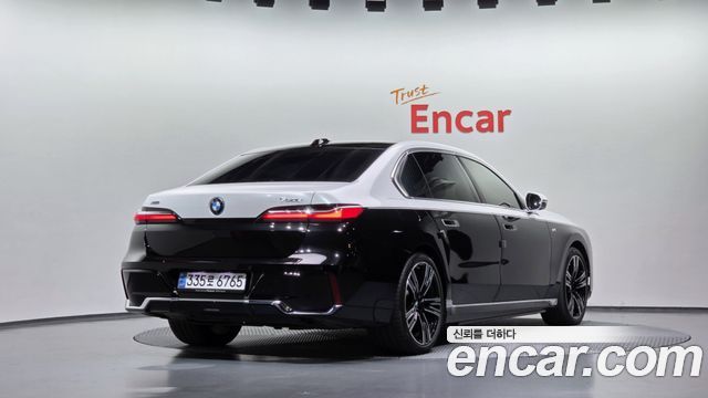 BMW 7-Series 2024 — photo 2