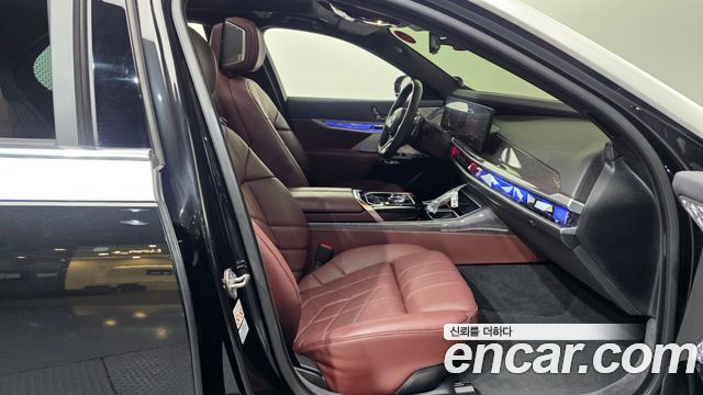 BMW 7-Series 2024 — photo 11