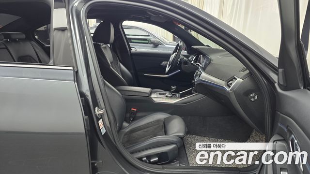 BMW 3-Series 2021 — photo 11