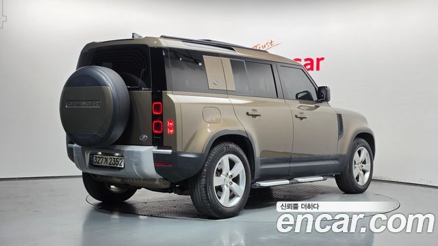 Land Rover Defender 2023 — photo 2
