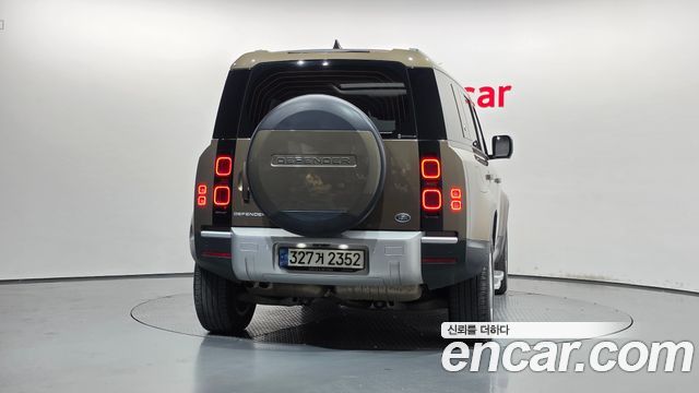 Land Rover Defender 2023 — photo 4