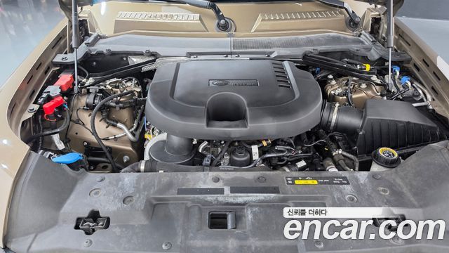Land Rover Defender 2023 — photo 6