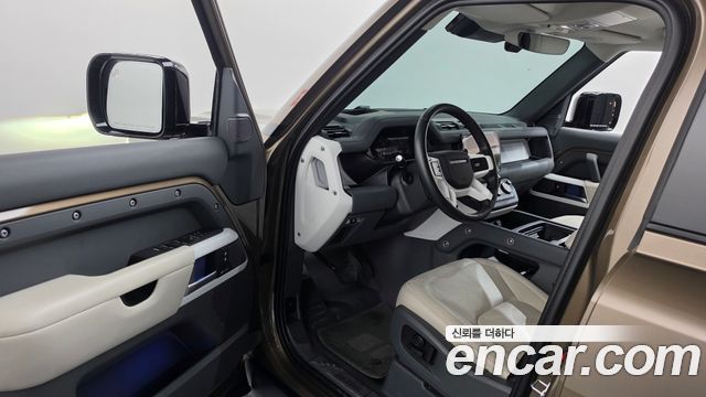 Land Rover Defender 2023 — photo 10