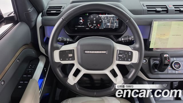 Land Rover Defender 2023 — photo 13