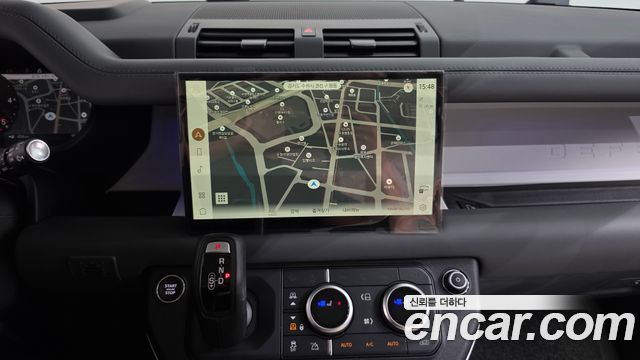 Land Rover Defender 2023 — photo 14