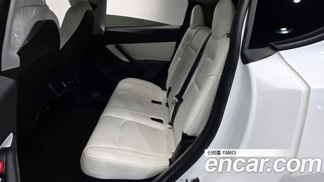 Tesla Model Y 2021 — photo 17