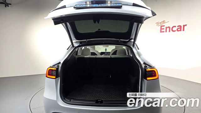 Tesla Model Y 2021 — photo 25