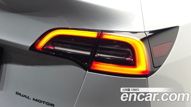 Tesla Model Y 2021 — photo 9