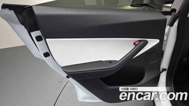 Tesla Model Y 2021 — photo 15