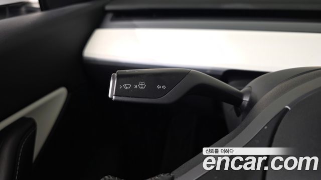 Tesla Model Y 2021 — photo 28