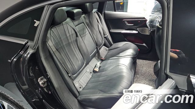 Mercedes-Benz EQE 2022 — photo 17