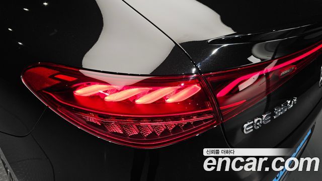 Mercedes-Benz EQE 2022 — photo 9