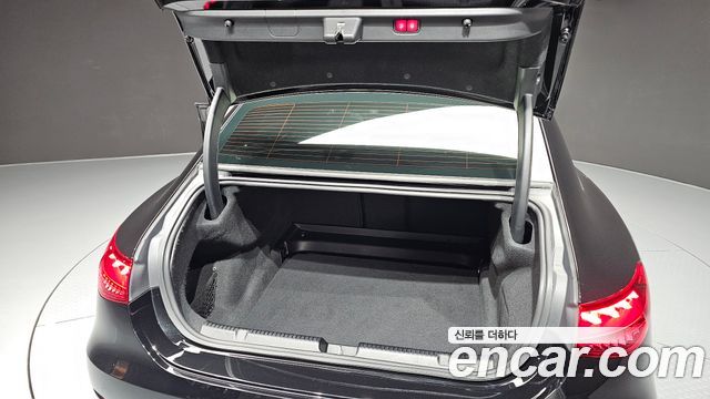 Mercedes-Benz EQE 2022 — photo 34