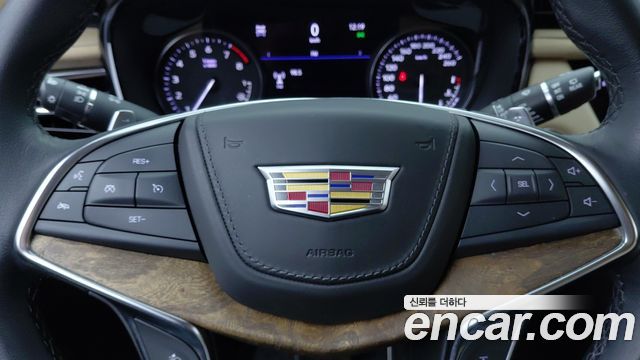 Cadillac XT5 2023 — photo 9