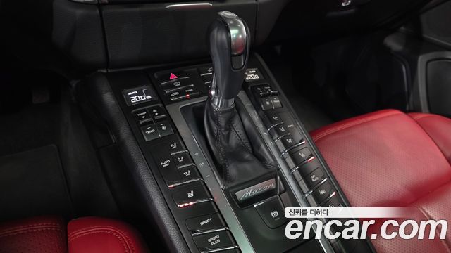 Porsche Macan 2017 — photo 12