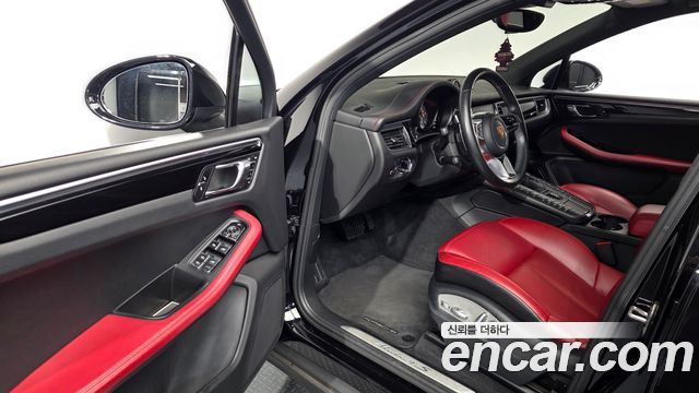 Porsche Macan 2017 — photo 13