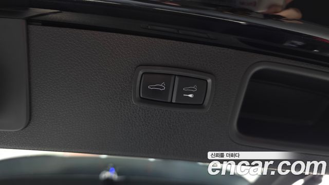 Porsche Macan 2017 — photo 23