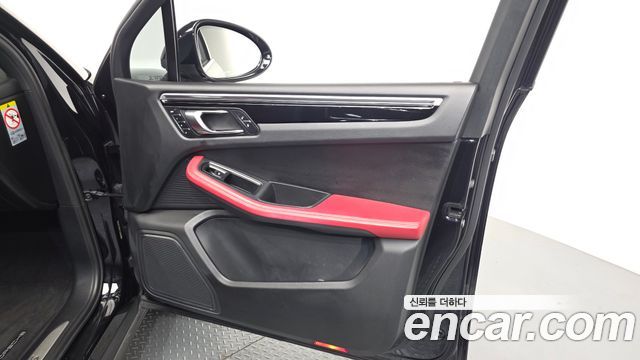 Porsche Macan 2017 — photo 14