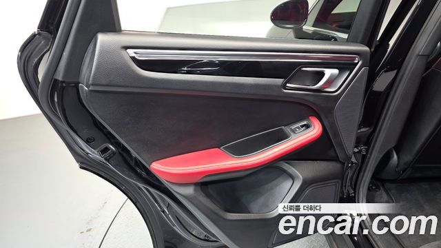 Porsche Macan 2017 — photo 15