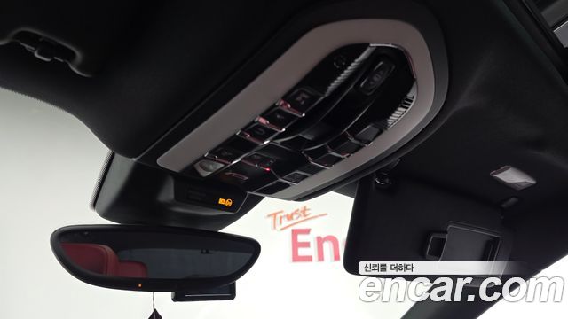 Porsche Macan 2017 — photo 27