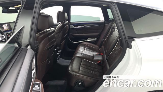 BMW Gran Turismo 2023 — photo 12