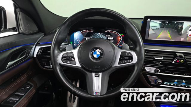 BMW Gran Turismo 2023 — photo 13