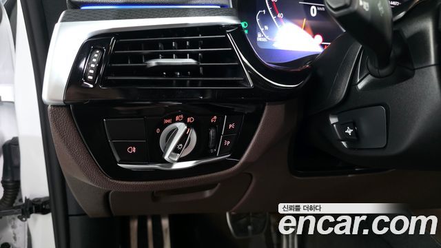 BMW Gran Turismo 2023 — photo 18