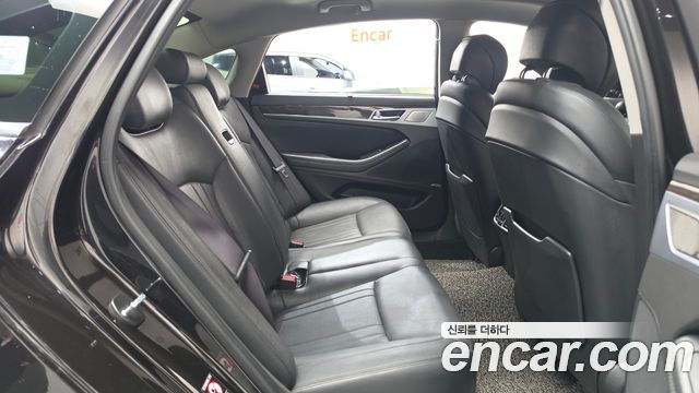 Genesis G80 2018 — photo 17