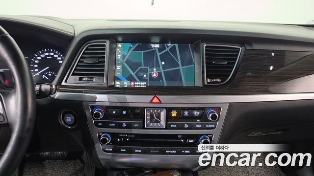 Genesis G80 2018 — photo 18