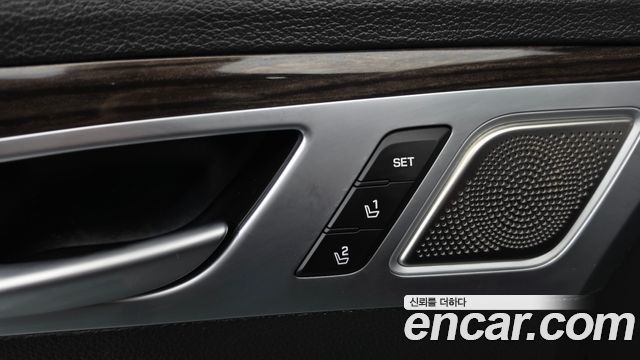 Genesis G80 2018 — photo 32
