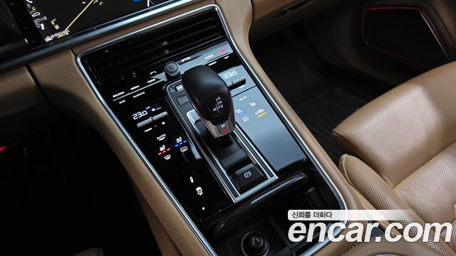 Porsche Panamera 2018 — photo 25