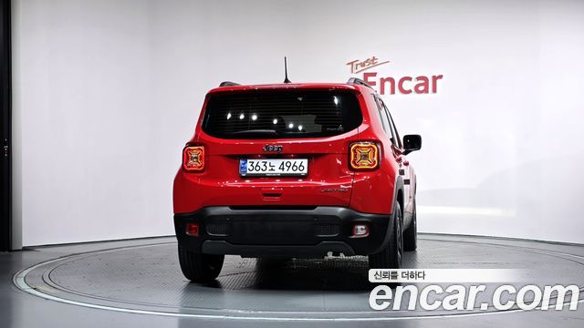 Jeep Renegade 2023 — photo 4