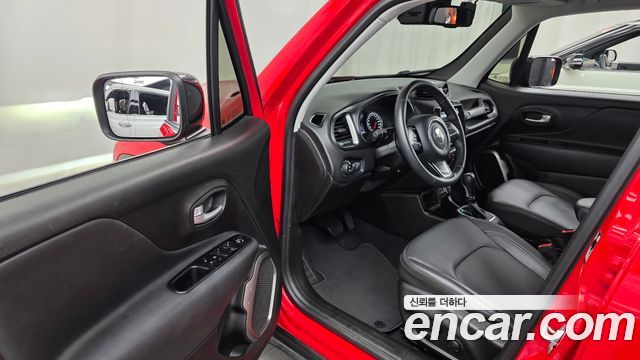 Jeep Renegade 2023 — photo 13