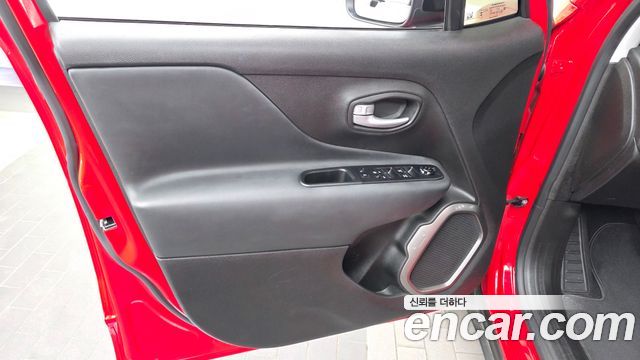 Jeep Renegade 2023 — photo 14