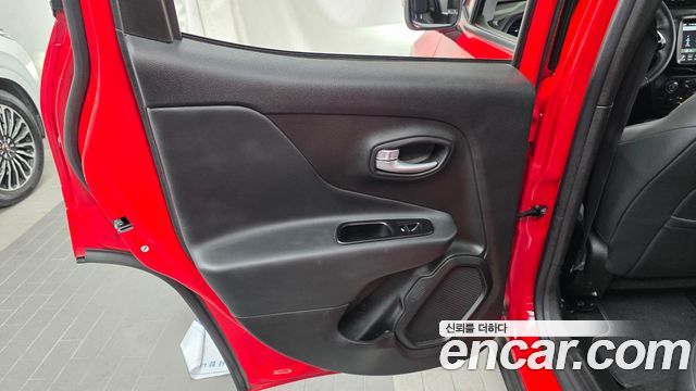 Jeep Renegade 2023 — photo 15