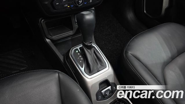 Jeep Renegade 2022 — photo 12