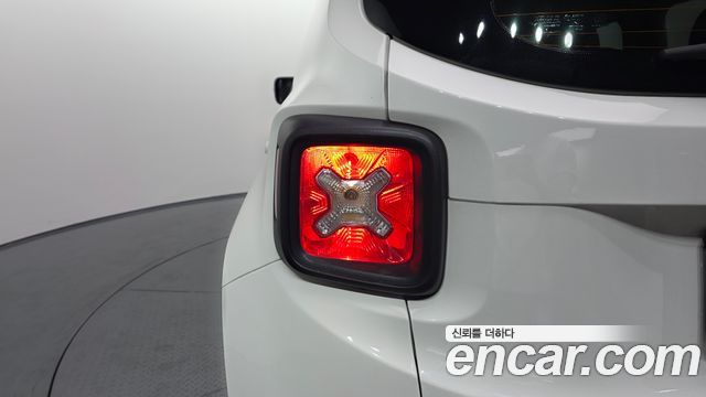 Jeep Renegade 2022 — photo 9