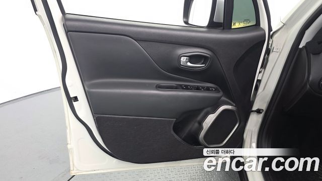 Jeep Renegade 2022 — photo 14