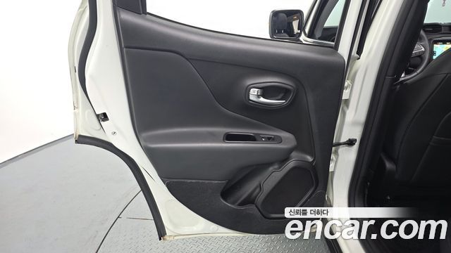 Jeep Renegade 2022 — photo 15