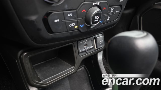 Jeep Renegade 2022 — photo 29