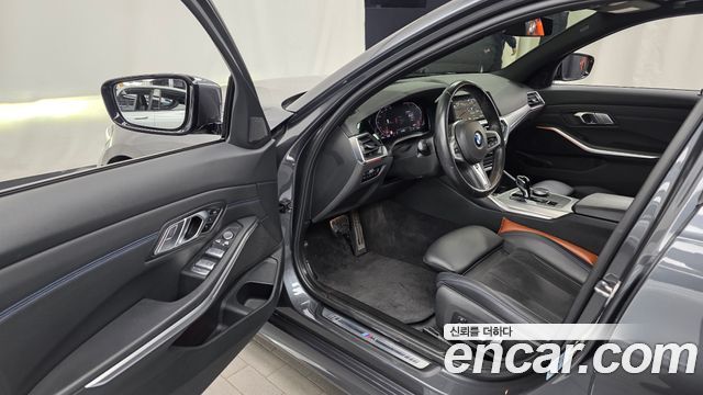BMW 3-Series 2022 — photo 13