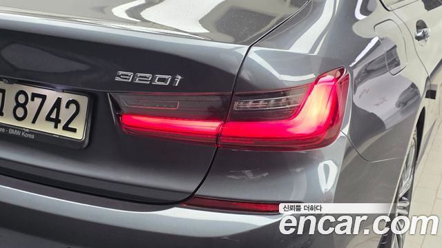 BMW 3-Series 2022 — photo 9